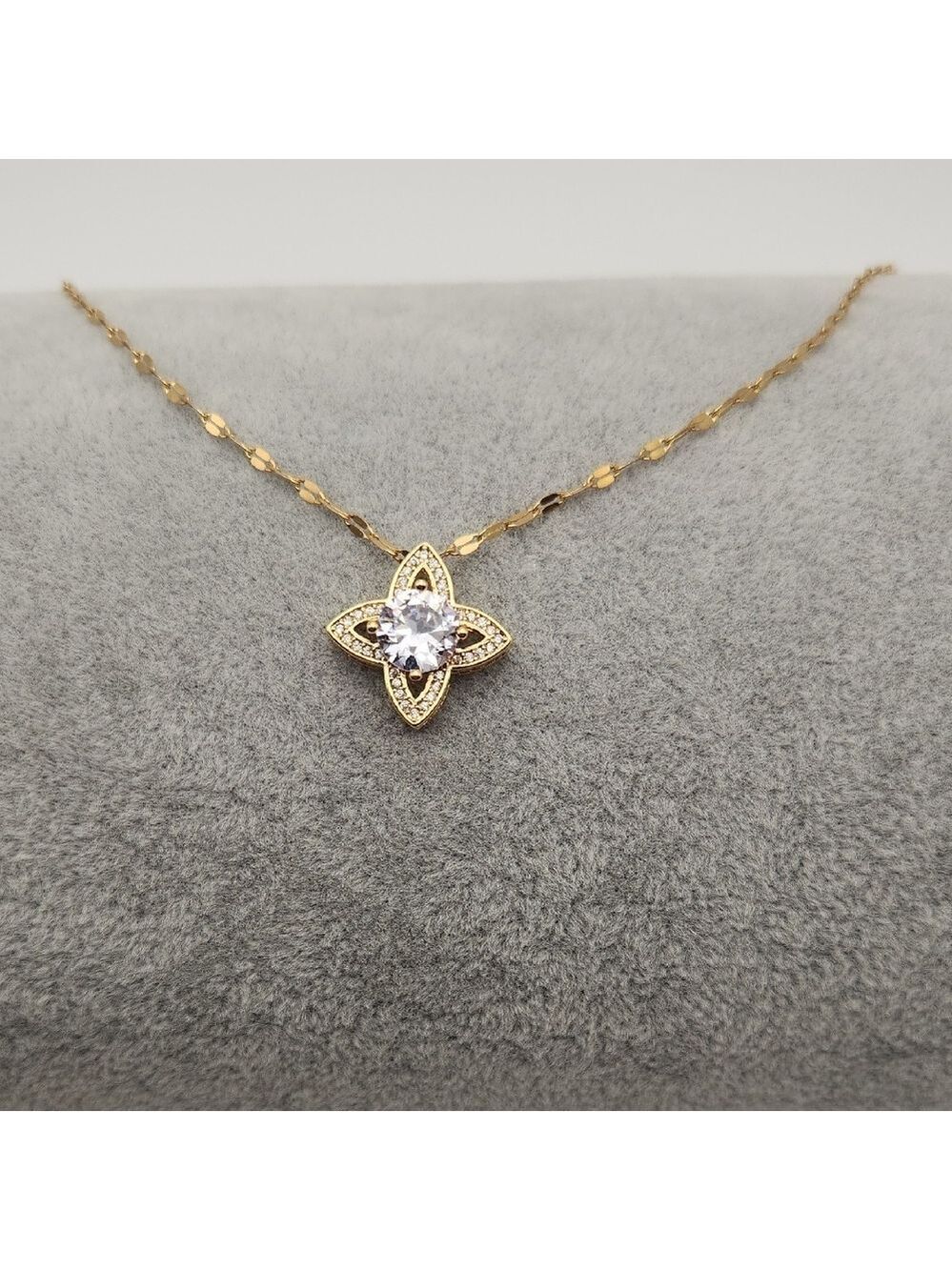 18K Gold Plated Stainless Steel Star-Shape Zircon Pendant Necklace